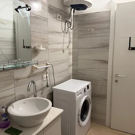 Enis Apartman